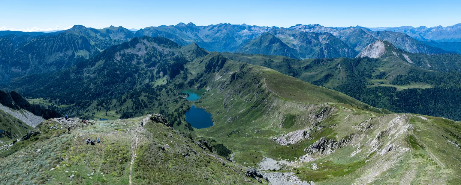 Panorama aérien par drone du port de Pailhères dans les Pyrénées ariégeoises