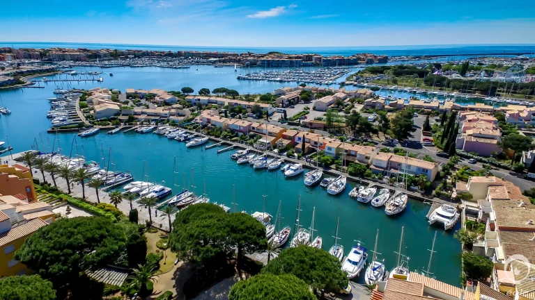 Photo aérienne par drone du port de plaisance du Cap d'Agde